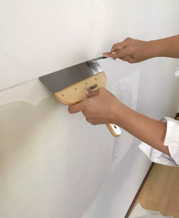 連載 壁紙が破れたところを隠すのにおすすめ Diyで子供が喜ぶ壁に大変身 ローリエプレス