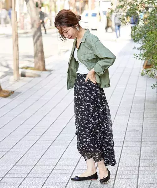 春アウターはもう決めた ミリタリージャケットで作るピリッとスパイシーな大人コーデ術 ローリエプレス