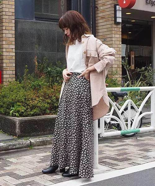 今っぽさがほしいなら 小花柄 がおすすめ 大人かわいい着こなしを ローリエプレス