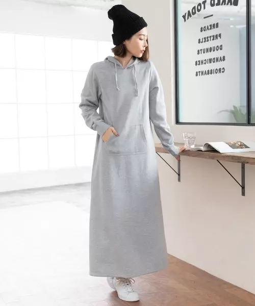 パーカーワンピース を大人っぽく着こなしたい 定番カラー別コーディネート集 ローリエプレス