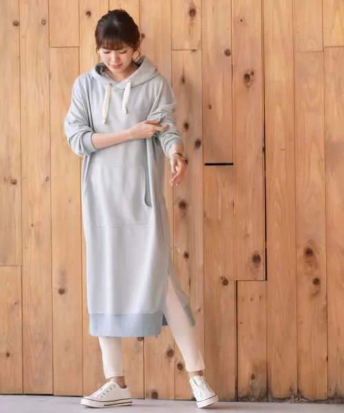 パーカーワンピース を大人っぽく着こなしたい 定番カラー別コーディネート集 ローリエプレス
