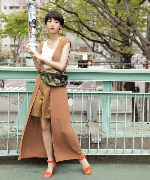 夏のアクセントに 定番トップスにプラスしたいトレンド ベスト 10選 ローリエプレス