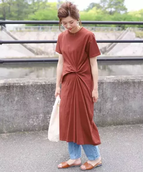 夏コーデはテラコッタが映える 大人っぽさがグッとアップするカラーをcheckしよう ローリエプレス