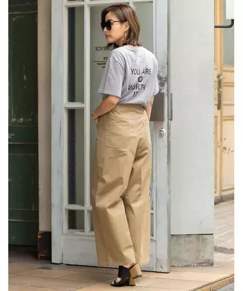 マンネリしがちなtシャツコーデに喝 バックプリントtで大人コーデに ローリエプレス マンネリしがちなtシャツコーデに喝 バックプリントtで大人コーデに ローリエプレス