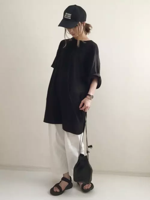 夏の定番アイテム Tevaサンダルを使ったトレンド夏コーデ選 ローリエプレス