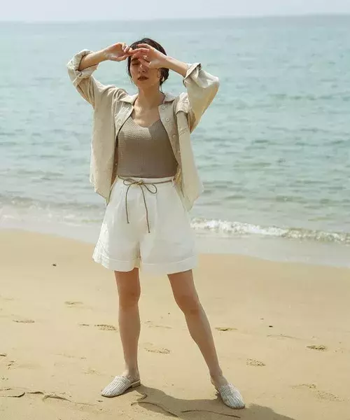 残りの夏はこれで決まり 大人のお手本にしたいショートパンツコーデまとめ ローリエプレス