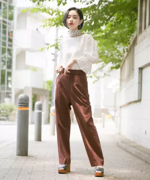 こっくりカラーで差をつけよう 晩夏のブラウンパンツ スカートコーデ ローリエプレス