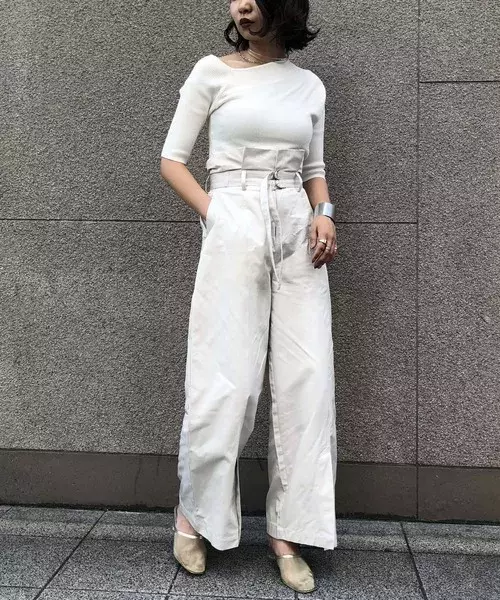 ワントーンコーデでおしゃれ度up 夏のシンプル大人女子コーデ ローリエプレス