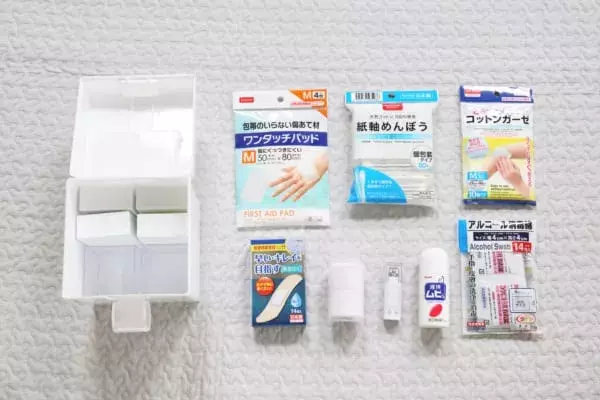 持ってるだけで女子力アップ 100均アイテムで持ち出し救急箱を作ろう ローリエプレス