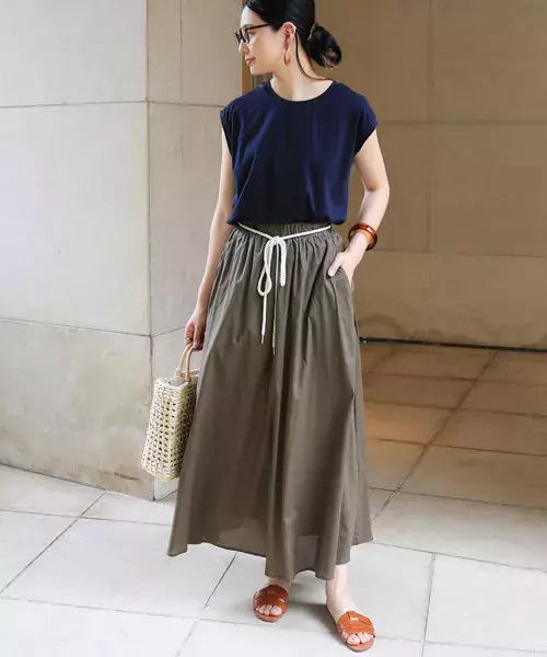 Tシャツ でおしゃれ見え 大人女性におすすめのきれいめtシャツコーデ19選 ローリエプレス