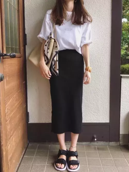 一番使える ユニクロ のリブタイトロングスカートで作る大人女子コーデ集 ローリエプレス