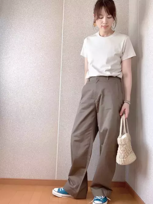 ユニクロ Guetc のアイテムを使った大人女子コーデ集 プチプラなチノパンが使える ローリエプレス