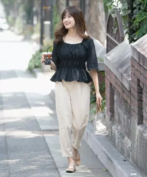 カジュアルコーデにも きれいめに見せたいなら テーパードパンツ がおすすめ ローリエプレス