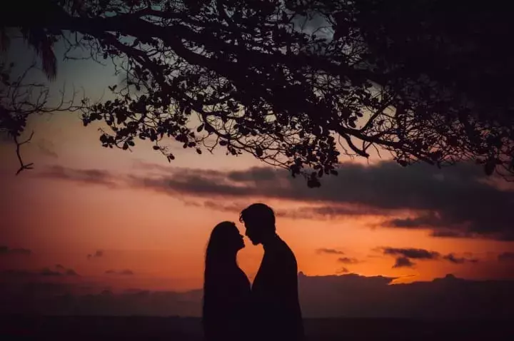 付き合ってないのにキスするのはなぜ 遊びor本気 男性心理の見分け方 ローリエプレス