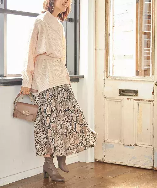 冬に映える定番カラー 白トップス 白ボトムスで作る上品 こなれ見えコーデ ローリエプレス 冬に映える定番カラー 白トップス 白ボトムスで作る上品 こなれ見えコーデ ローリエプレス