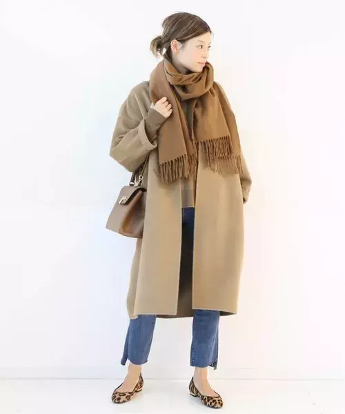 冬は ストール でおしゃれに防寒 色 柄別お手本コーデをご紹介 ローリエプレス