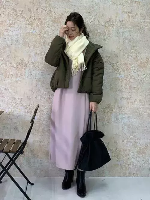 冬は ストール でおしゃれに防寒 色 柄別お手本コーデをご紹介 ローリエプレス