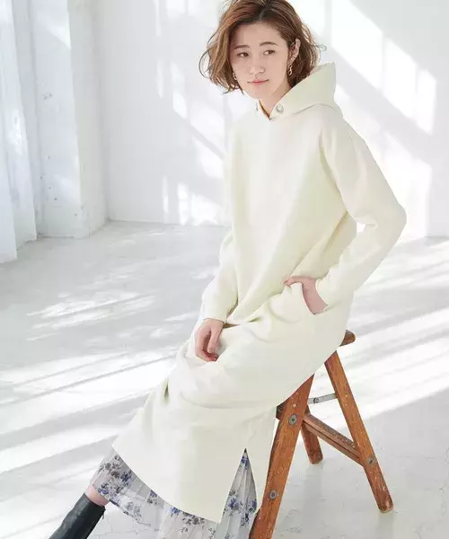 カジュアル感がいまっぽい パーカーワンピース の春先コーデ ローリエプレス