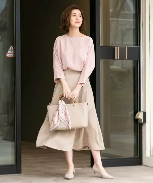 ピンクブラウスの春スタイル15選 桜カラーで季節感のあるコーデ ローリエプレス