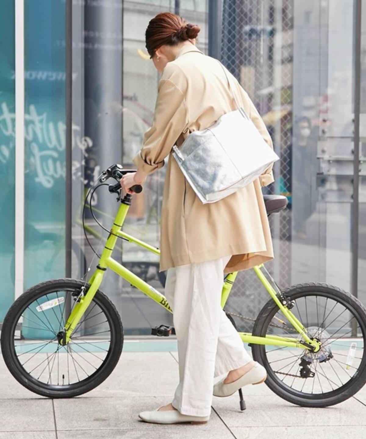 両手があくだけでとっても快適 斜めがけバッグ の春コーデ14選 ローリエプレス