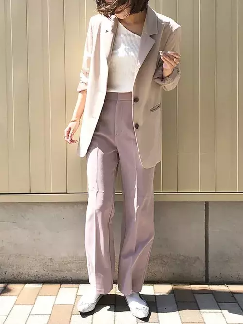 Zaraetc のピンクアイテムで作る キュートな大人女子コーデまとめ ローリエプレス