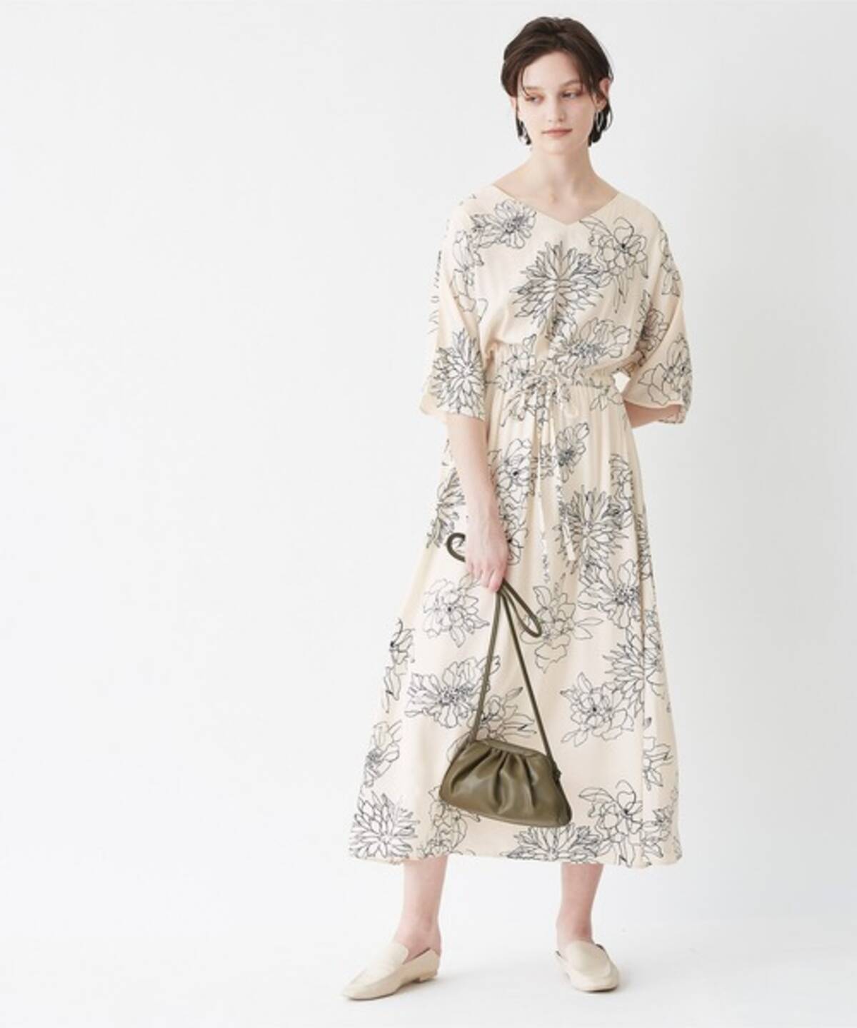 蒸し暑い日は1枚で アラフォー世代に似合うワンピースの着こなし ローリエプレス