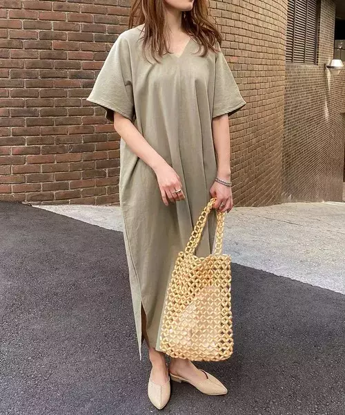 蒸し暑い日は1枚で アラフォー世代に似合うワンピースの着こなし ローリエプレス