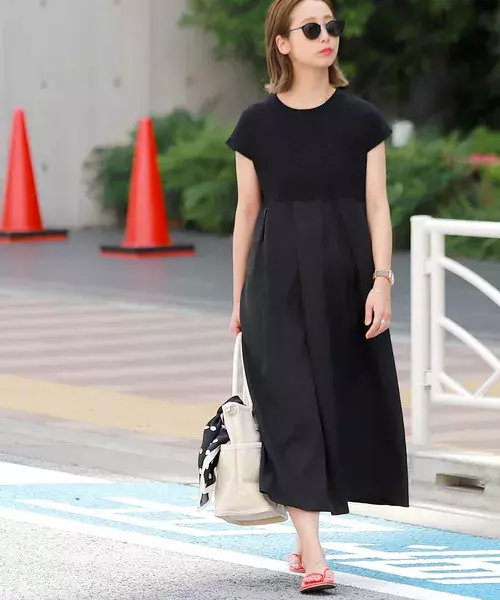 蒸し暑い日は1枚で アラフォー世代に似合うワンピースの着こなし ローリエプレス