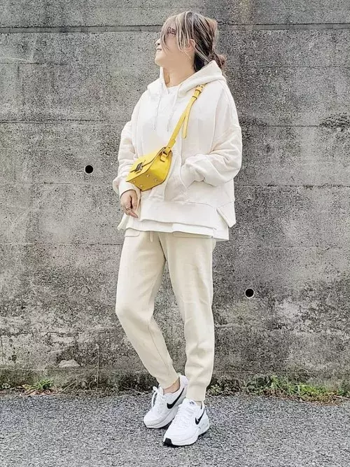 カジュアルスポーティーの王道 Nike のシューズを使った大人女子コーデ集 ローリエプレス カジュアルスポーティーの王道 Nike のシューズを使った大人女子コーデ集 ローリエプレス