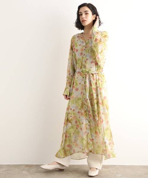 ベージュ系花柄ワンピースコーデ15選 上品華やかアイテムで大人可愛い春スタイル ローリエプレス