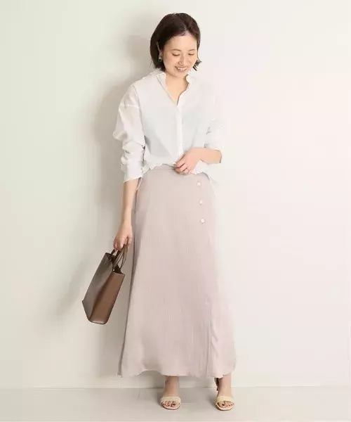 ベージュサテンスカートの夏コーデ15選 リッチな生地で高級感アップ ローリエプレス