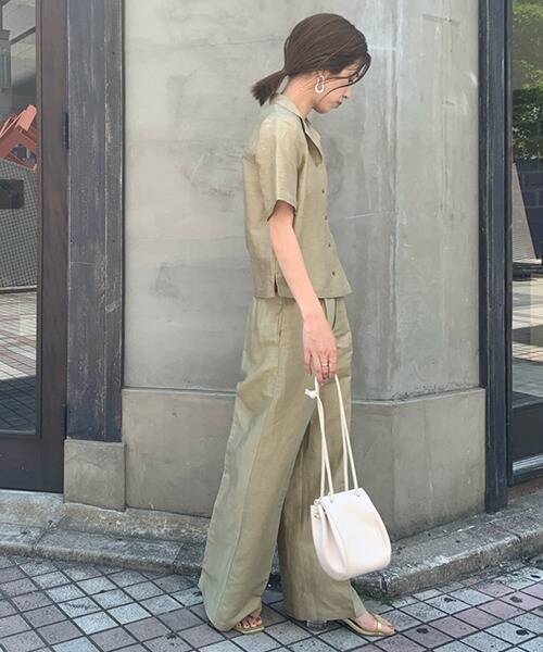 開襟シャツで作る夏コーデ 大人女性の着こなしをマスターしよう ローリエプレス