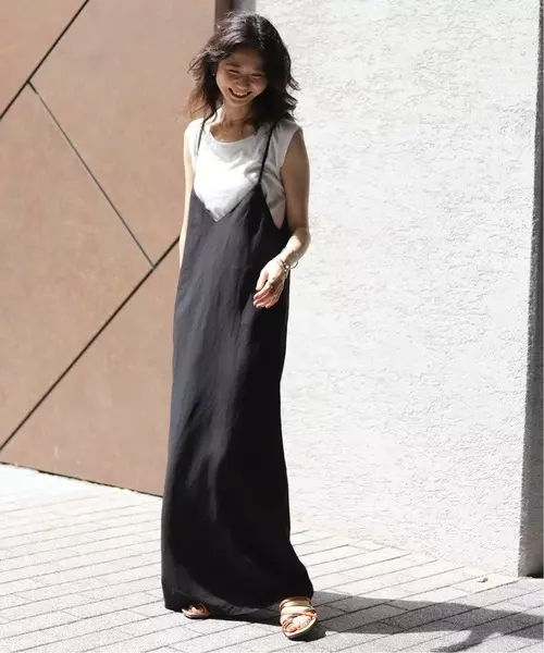 夏の黒ワンピースの正解は 大人のおすすめの黒ワンピ15選 ローリエプレス