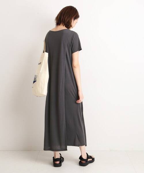 夏の黒ワンピースの正解は 大人のおすすめの黒ワンピ15選 ローリエプレス