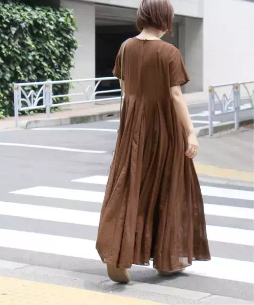 カジュアルすぎず大人っぽい ほどよくビターなブラウンワンピース15選 ローリエプレス