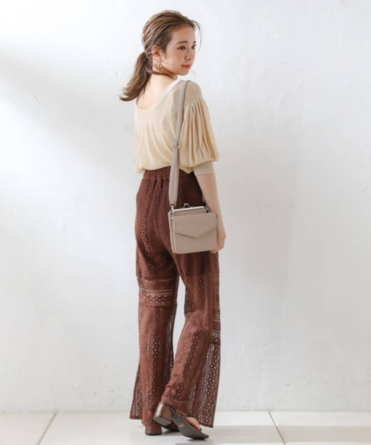 サマーニットスタイル15選 高級感のある生地でオトナ度アップ ローリエプレス