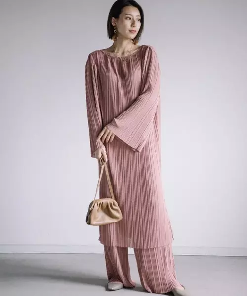 秋のトレンドカラー スモーキーピンク シチュエーション別コーデを特集 ローリエプレス