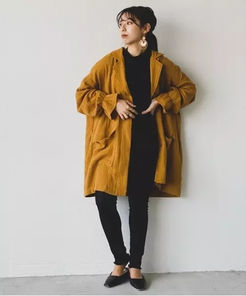 マスタードイエローが主役 秋の大人女性コーデをご紹介 ローリエプレス