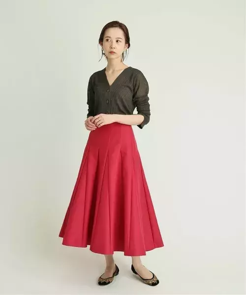 赤いスカートを使ったコーデ 21 大人女子は差し色を上手に着こなす ローリエプレス