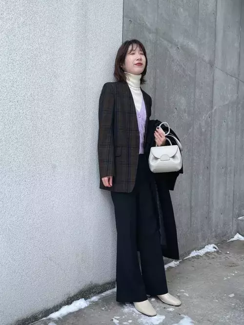 働く女性にぴったり ユニクロ Gu トップスで作るオフィスカジュアルコーデ ローリエプレス