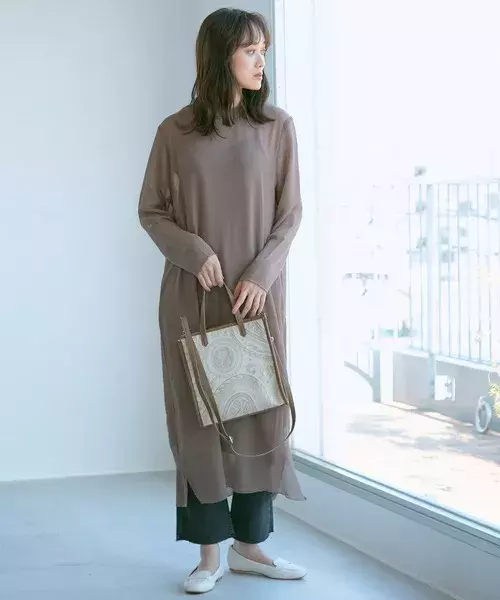 春の通勤用コーデ 出勤は動きやすくて楽な服装で 垢ぬけてみえるコツは ローリエプレス