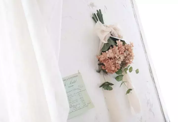 連載 セリア の造花を 染色 リメイク 本物そっくりの ドライ紫陽花スワッグ を作ろう ローリエプレス