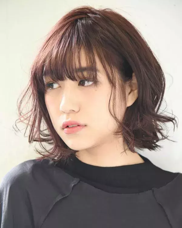 軽くて可愛いボブ ミディアムヘアの外ハネヘアスタイル ローリエプレス