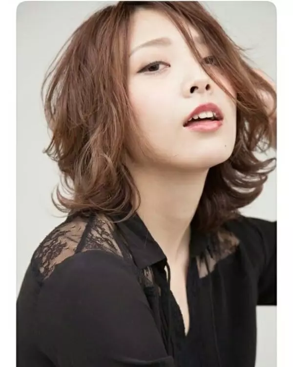 軽くて可愛いボブ ミディアムヘアの外ハネヘアスタイル ローリエプレス