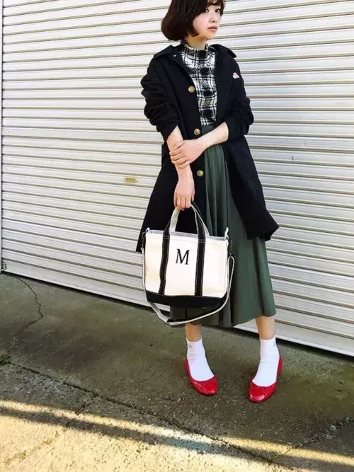 春もカッコ良く色っぽく着たいカーキアイテムのコーディネート ローリエプレス 春もカッコ良く色っぽく着たいカーキアイテムのコーディネート ローリエプレス