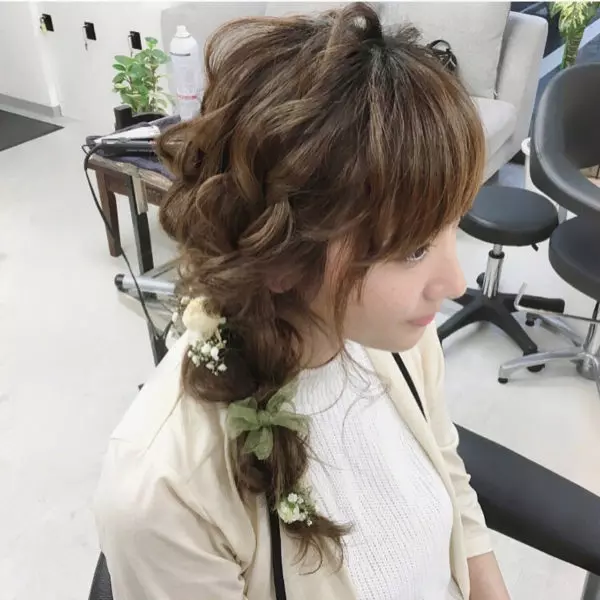 周りに差をつけたい 結婚式で目立つお呼ばれヘアスタイル ローリエプレス