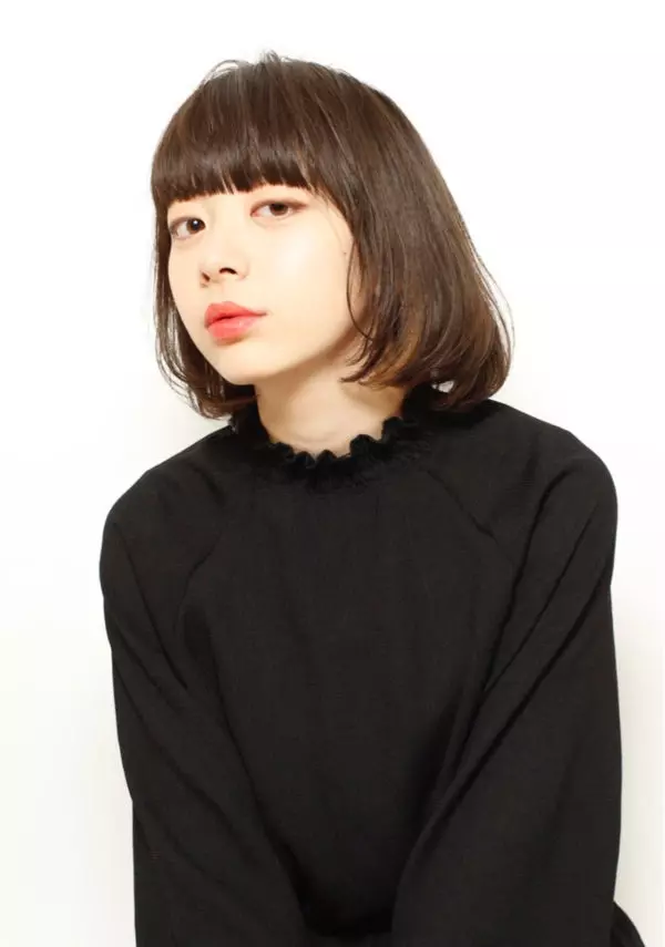幅広の前髪が大人可愛い プチワイドバングできれいめヘアに ローリエプレス