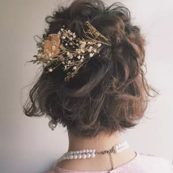 パーティーや結婚式はこのヘアアレンジに決まり フラワーヘアアレンジ ローリエプレス パーティーや結婚式はこのヘアアレンジに決まり フラワーヘアアレンジ ローリエプレス