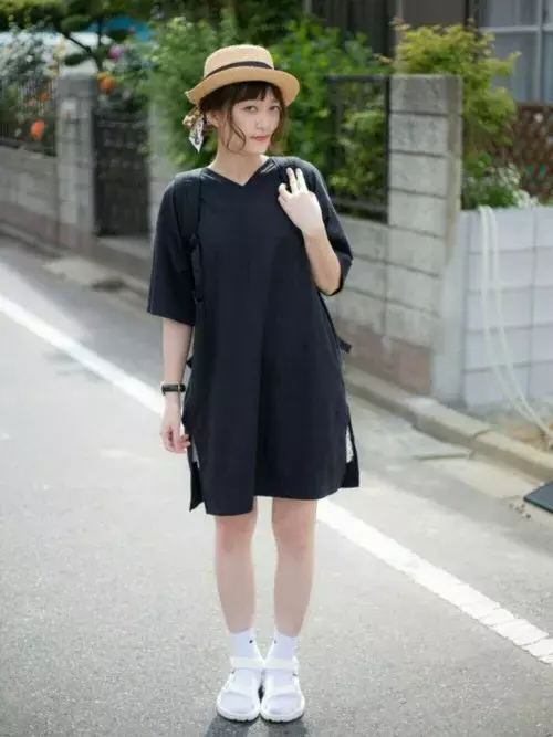 いつものコーデをガラっと変える 靴下 サンダル でおしゃれ上級者に ローリエプレス