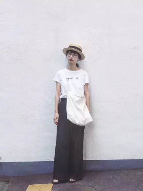 再ブレイク中 おしゃれさんが着こなすアニエスベーのロゴtがかわいい ローリエプレス 再ブレイク中 おしゃれさんが着こなすアニエスベーのロゴtがかわいい ローリエプレス